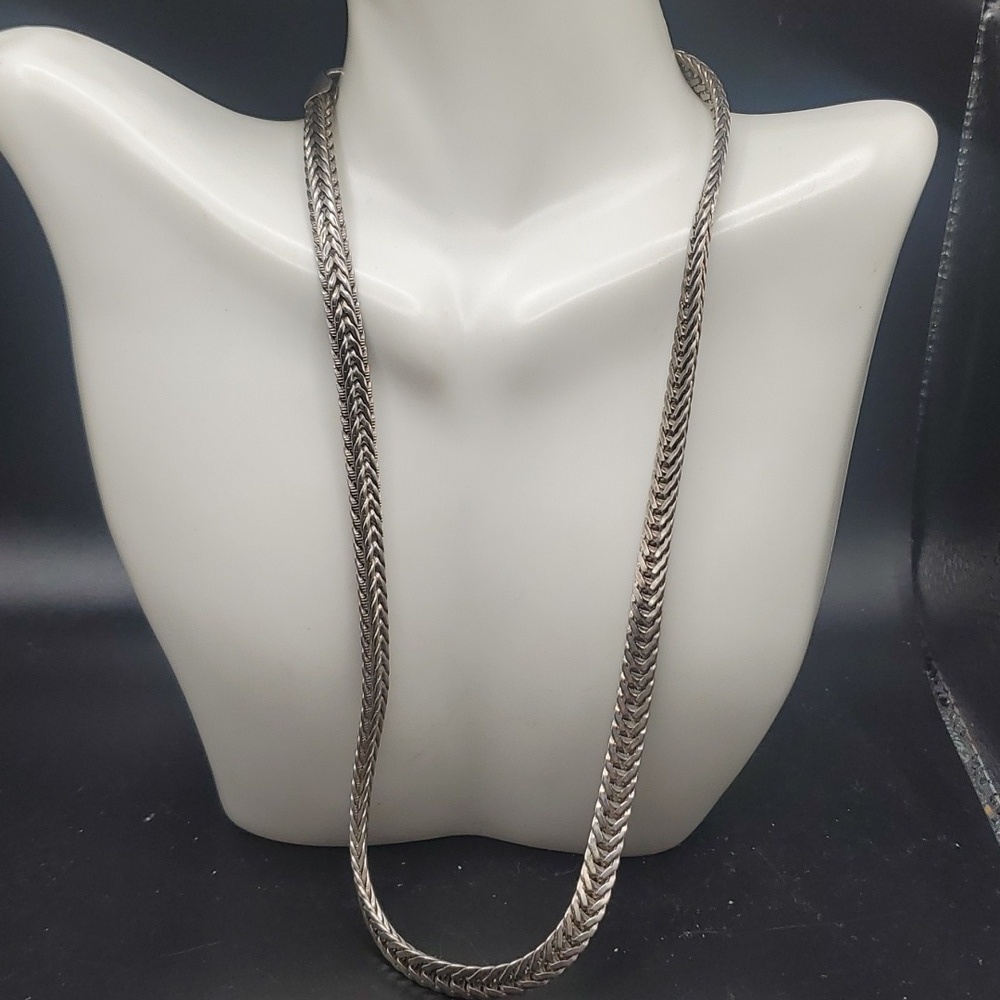 N3201‎ silver toned royal estate cable link necklace